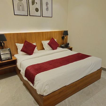 Alīgarh Hotel Royal Orchid מראה חיצוני תמונה
